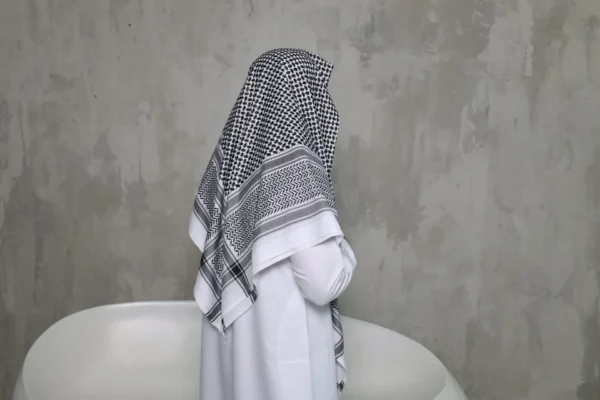 BLACK AND WHITE KEFFIYEH SCARF